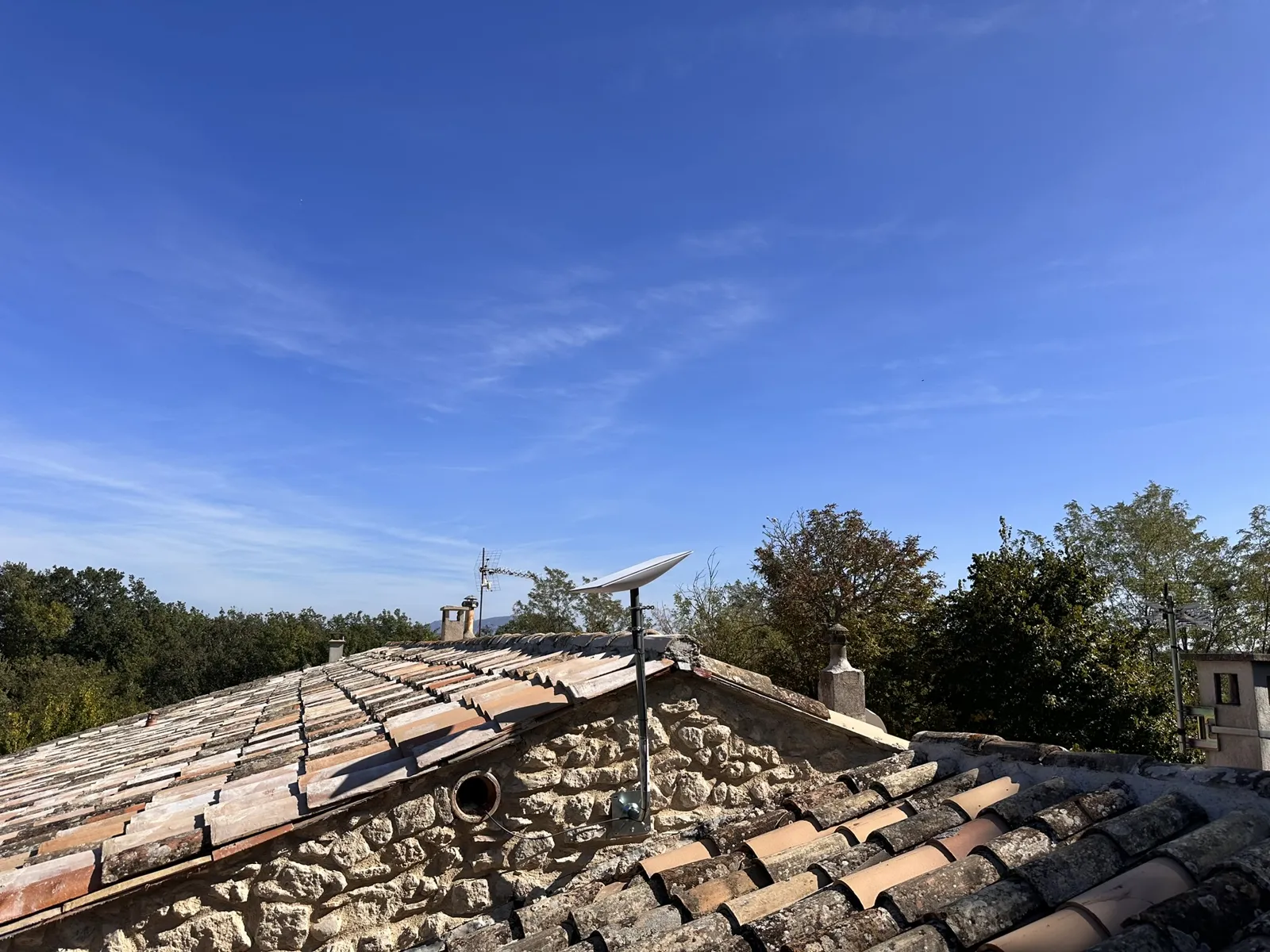 Internet Starlink — installation toiture — installation No-Nc ELEC en PACA