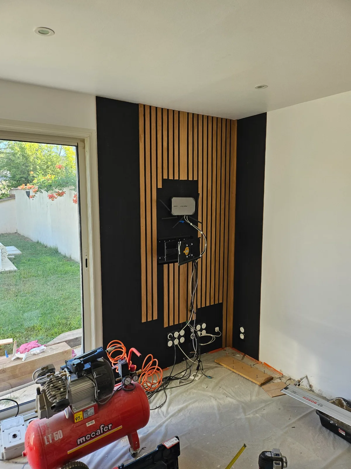 Mur TV — câblage intégré — installation No-Nc ELEC en PACA