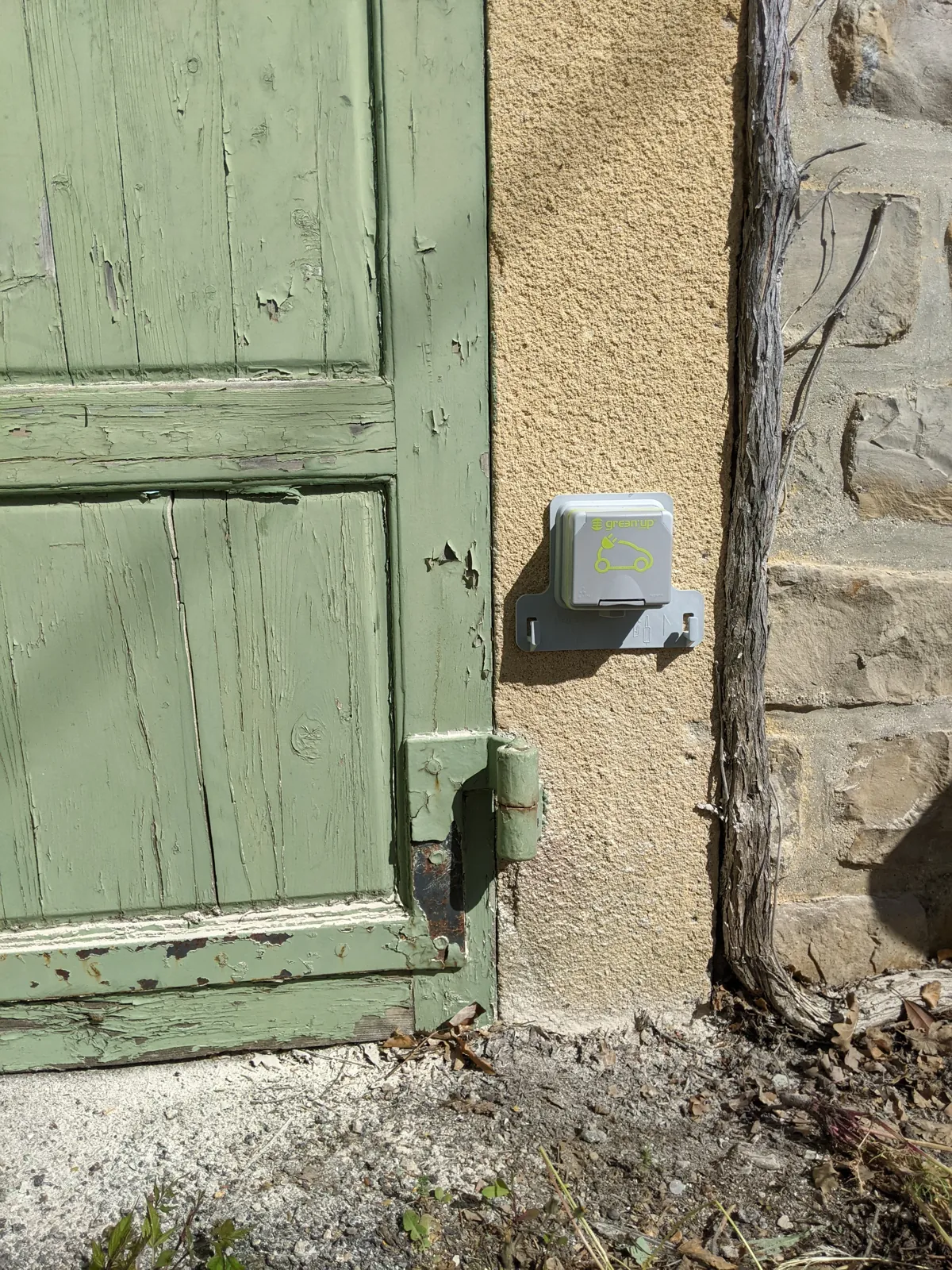 Prise renforcée Legrand (recharge VE) — installation No-Nc ELEC en PACA