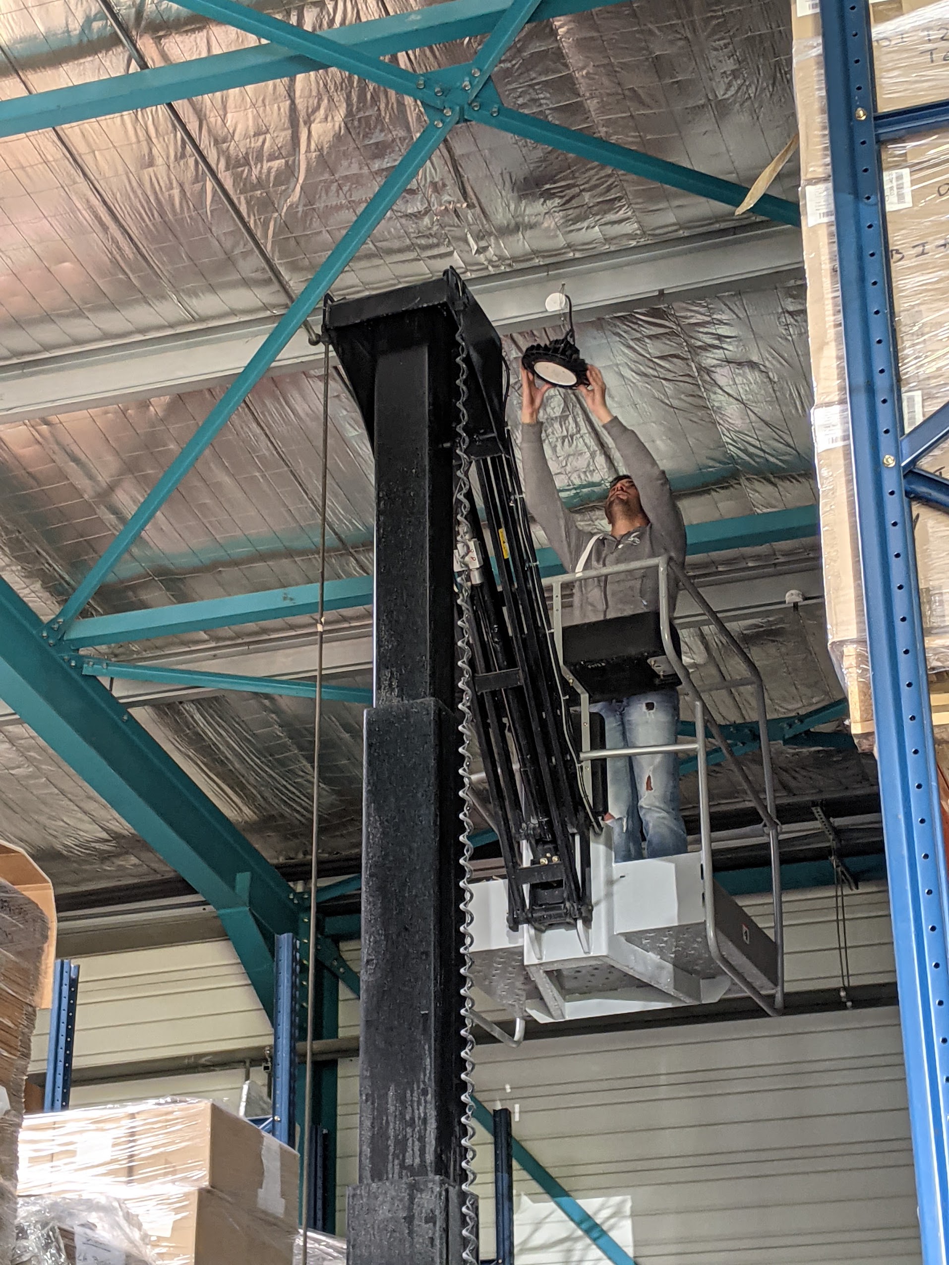 Relamping d'un hangar professionnel à l'ESAT Pierres Fauves de Vitrolles
