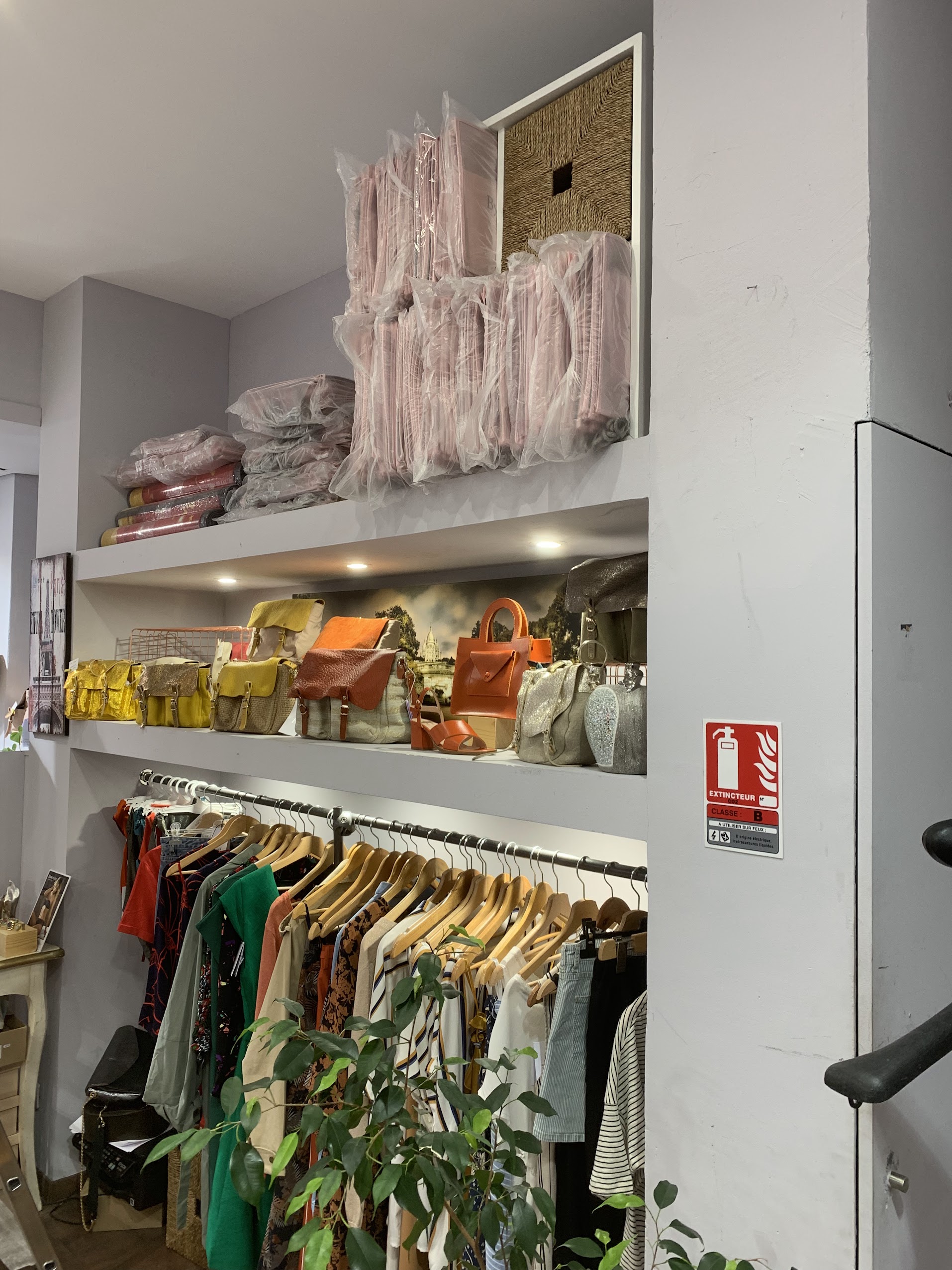 Installation électrique et éclairage d'une boutique chez un professionnel